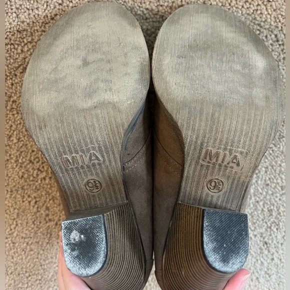 MIA Shayna Taupe Nova Suede boot/heels, size 9&1/2 M - Picture 6 of 6